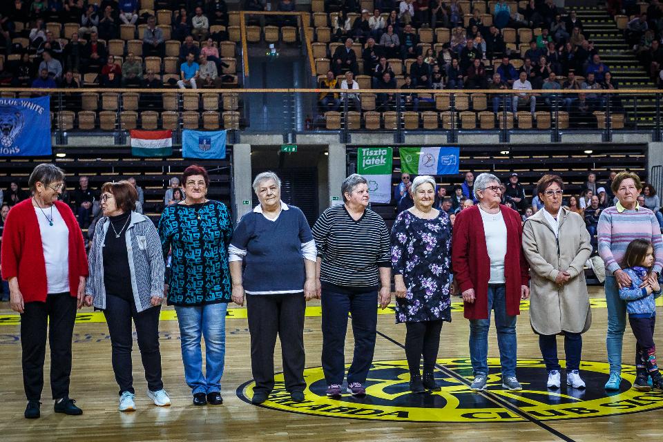 Tisztelgés a múlt nagyjai előtt: 50 éves jubileumot ünnepeltünk a Savaria Cipőgyár egykori NB I-es játékosaival