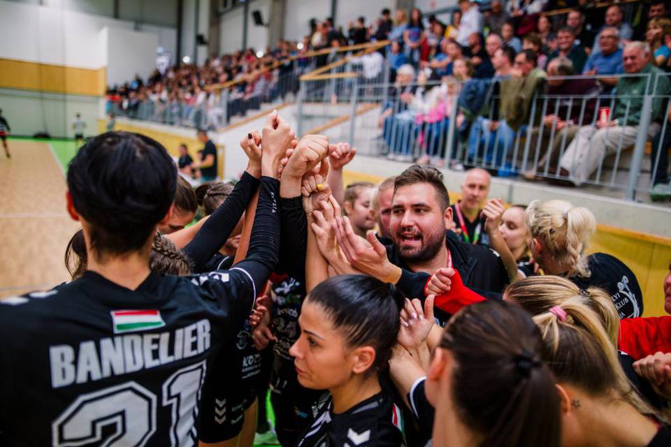 Le a kalappal a CSAPAT eltt: SZKKA - Sifok 26-36