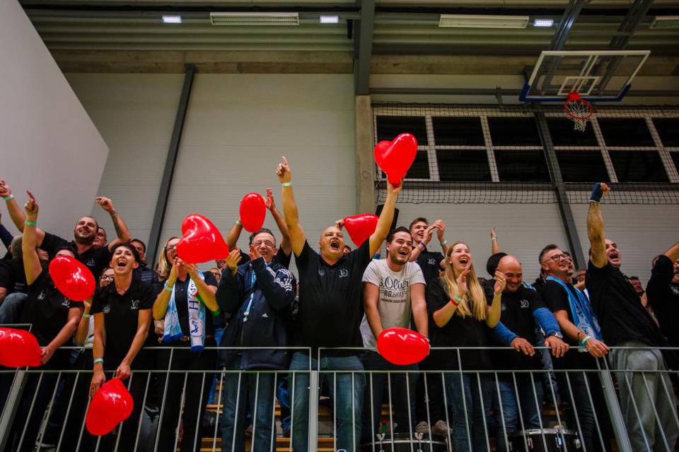 Tedd ki a szved: mink a liga legjobb szurkol tbora!