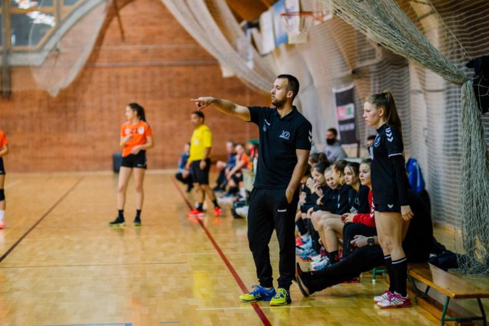 Tovbbra is menetel a felnttek kztt az SZKKA serdl csapata