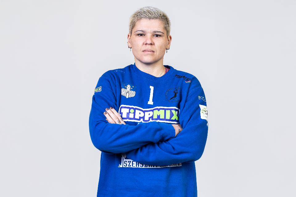 K�z�s megegyez�ssel t�vozik Naira Morgana Mendes De Almeida