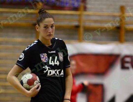 Az j igazols, Moutsogianni Theodra imd moziba jrni s jkat enni!