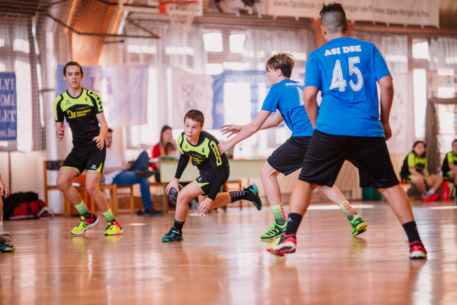 Az U14-esek az Egyetemi Sportcsarnokban vitzkednek