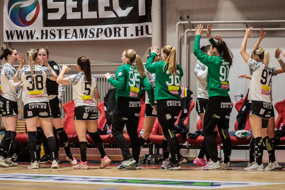 F�l�nyes gy�zelem Duna�jv�rosban