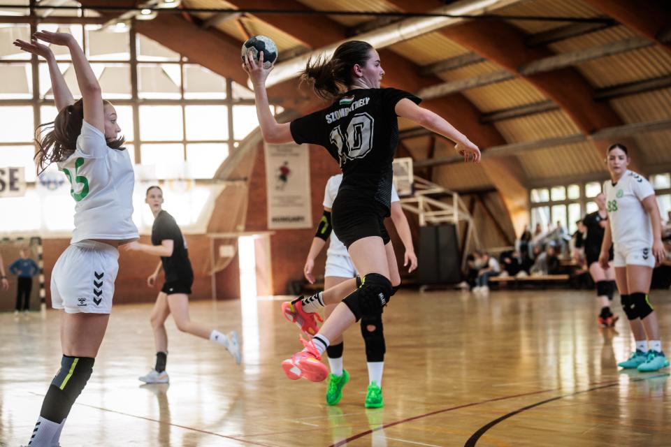 U18: Tisztess�ges helyt�ll�s a listavezet� ellen