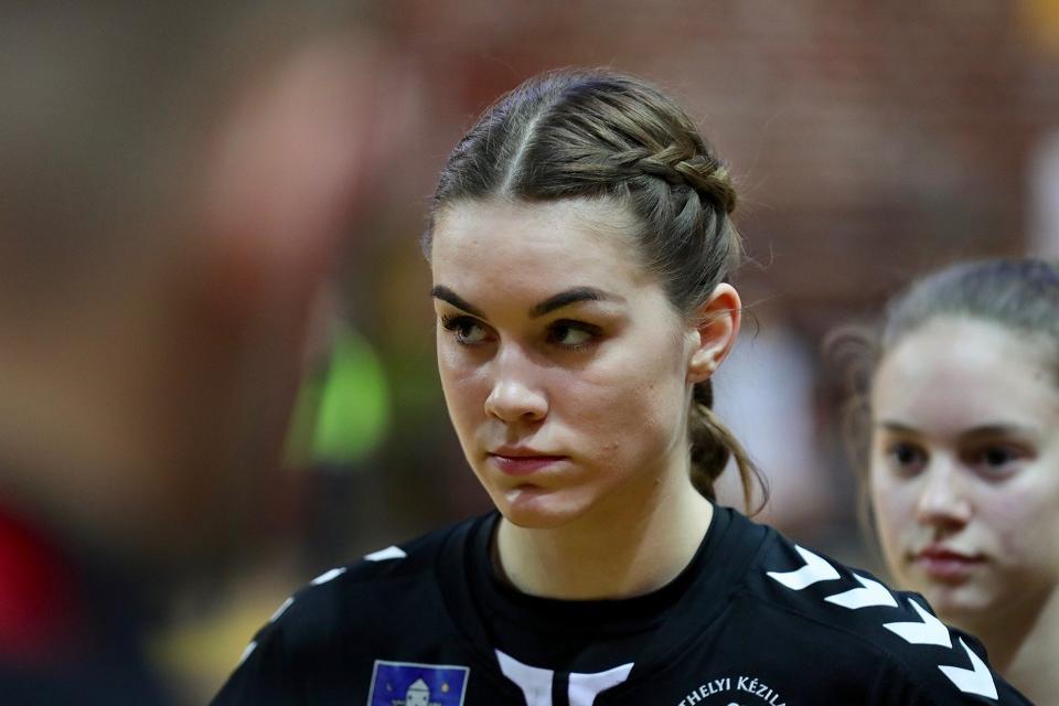 Pdr Rebeka fknt a matek miatt izgult