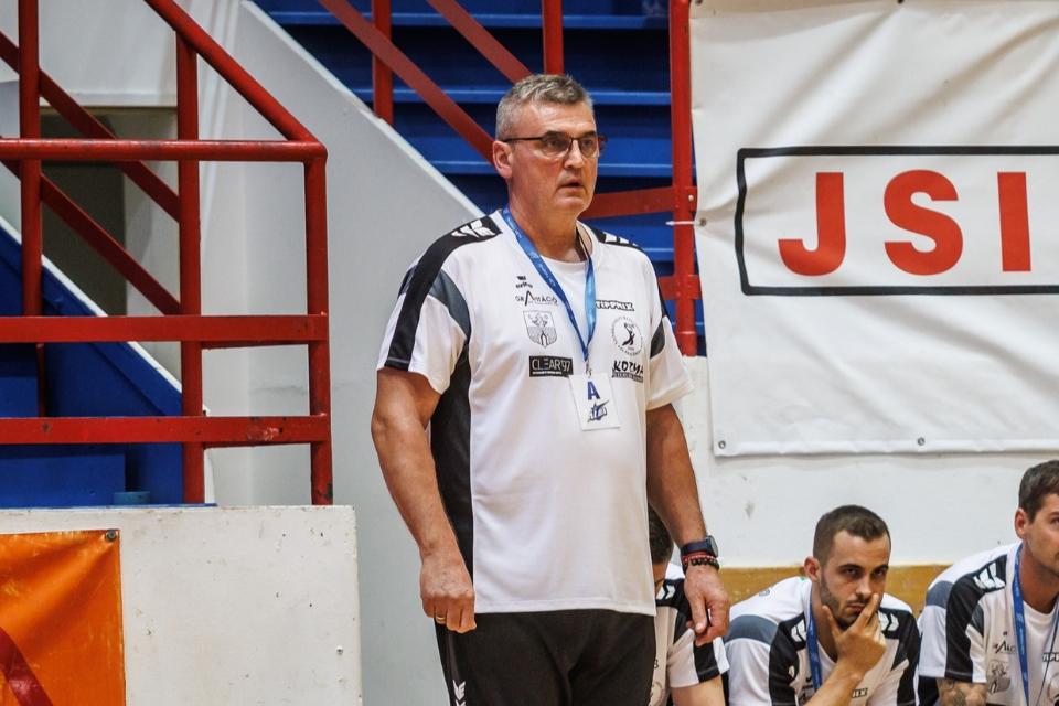 Klubunk k�z�s megegyez�ssel szerz�d�st bontott Gyurka J�nos vezet�edz�vel