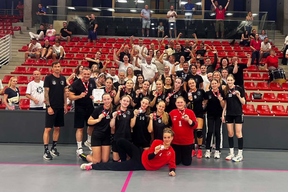 Az orsz�g �lvonal�ban a Szombathelyi KKA ut�np�tl�sa: U15 ez�st-, U16 bronz�rmes csapat