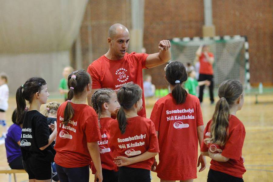 Jókedv és izgalmas meccsek a Mutasd meg mire vagy képes! szivacskézilabda tornán Jókedv és izgalmas meccsek a Mutasd meg mire vagy képes! szivacskézilabda tornán