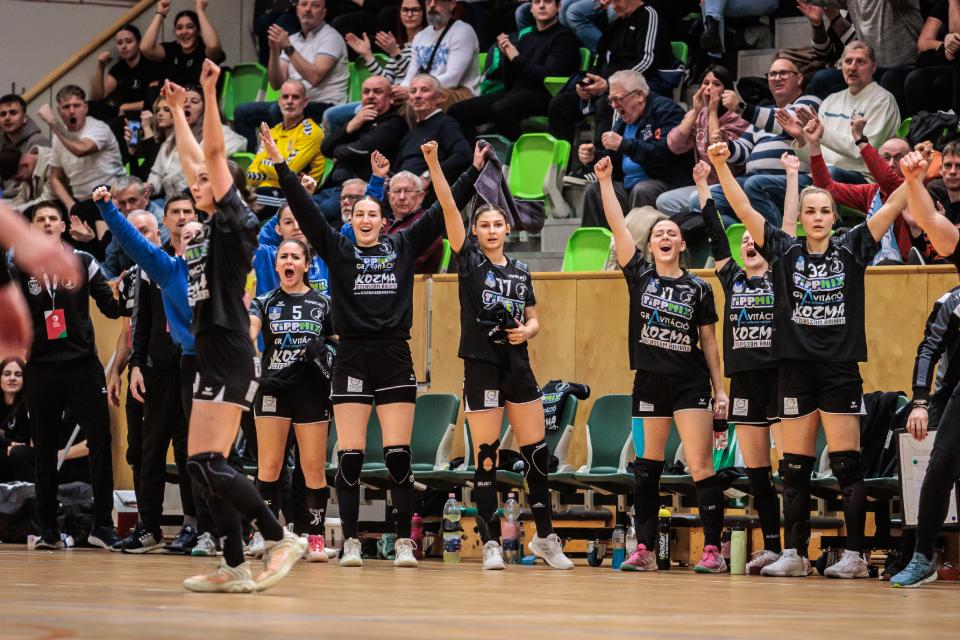 Csapatk�nt k�zdve tartottuk itthon a k�t pontot