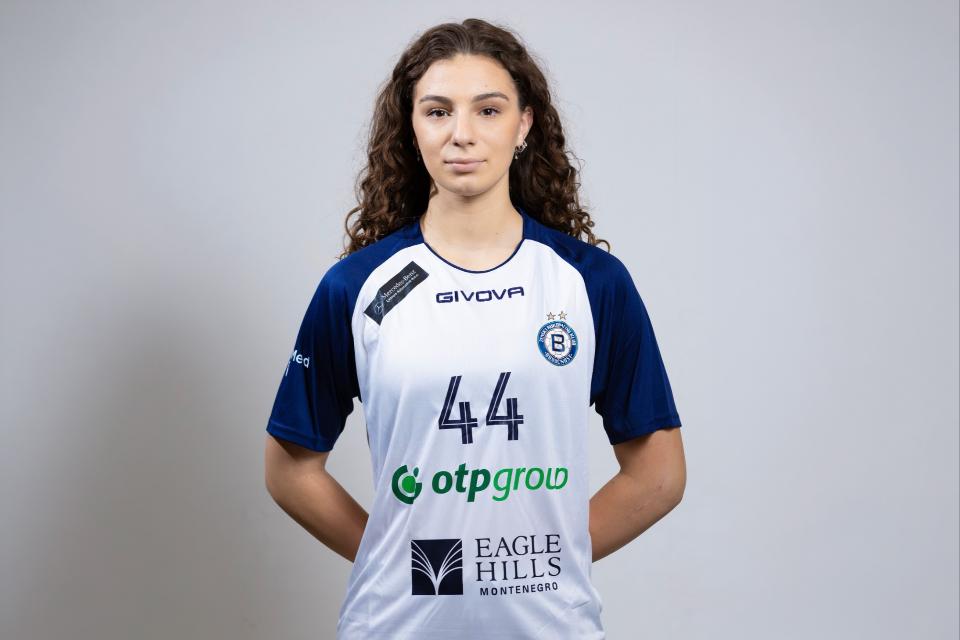 �jabb fiatal tehets�ggel b�v�l a j�v� �vi keret