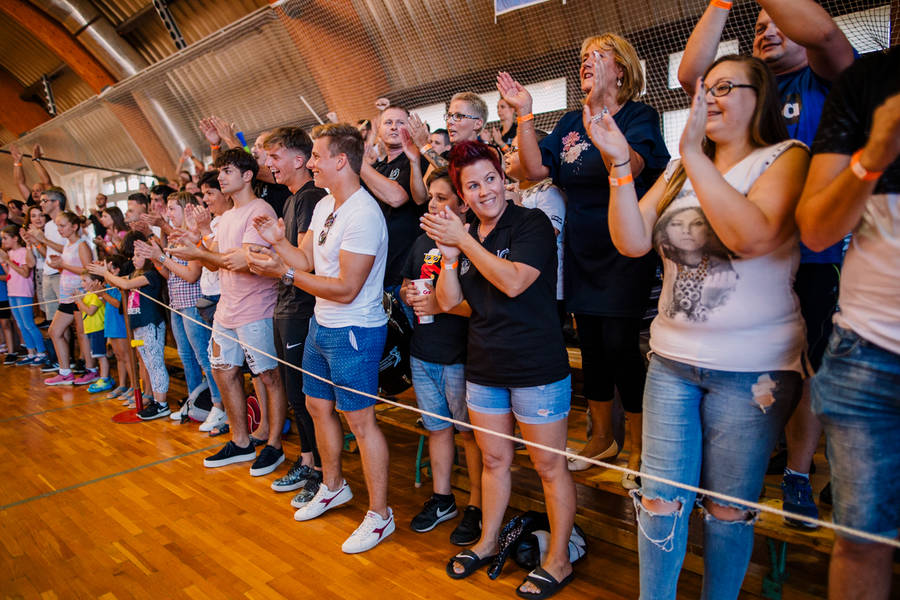 Mindent beleadva szurkoljunk a vrosi rangadn a csajoknak!