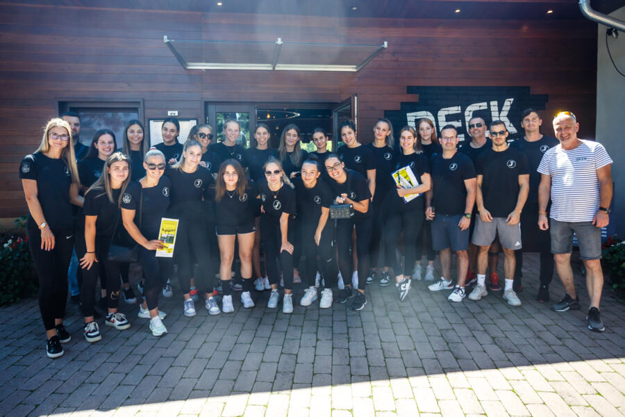 Szuper csapatpt a Deck Bistro-ban s a Csnakz t krl