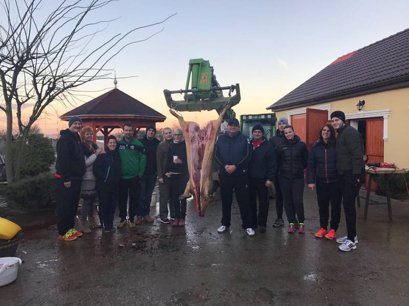Virágéknál ég(ett) a világ... Virágéknál ég(ett) a világ...