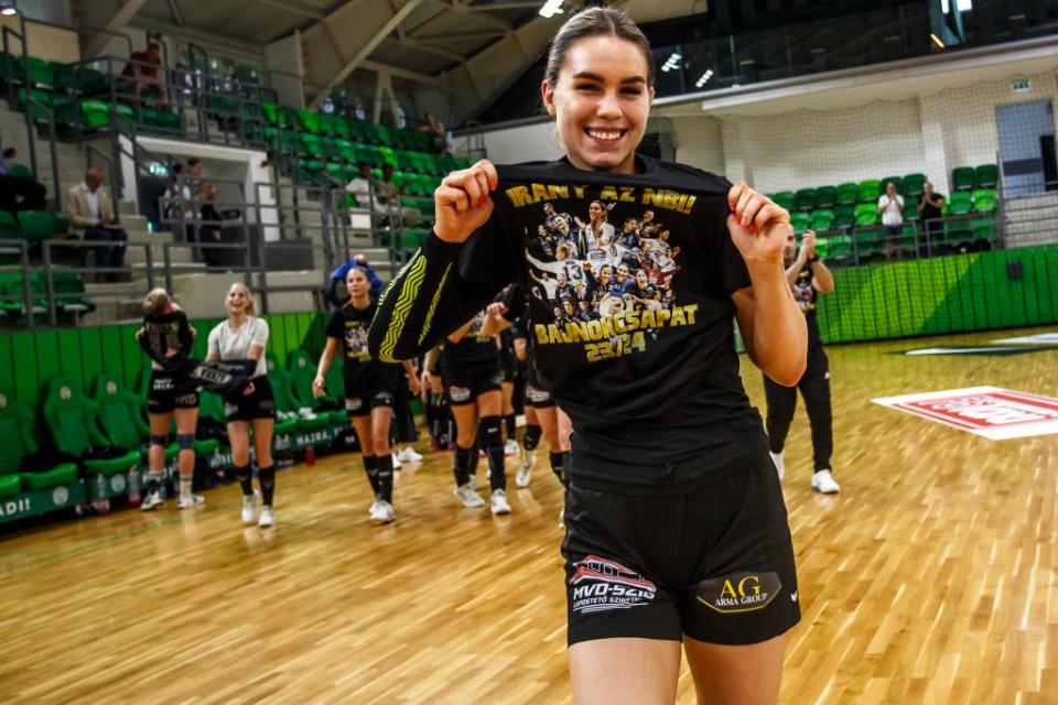 P�d�r Rebeka �tja a klublegend�v� v�l�sig - 2. r�sz
