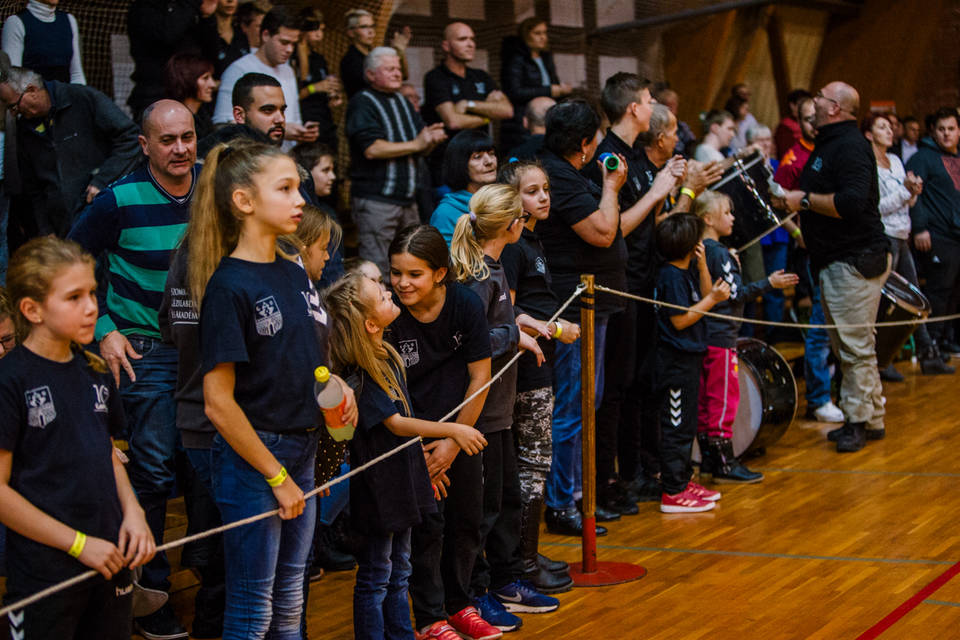 Kell a telt hz s a hangorkn! - Tltsk meg az Egyetemi Sportcsarnokot!